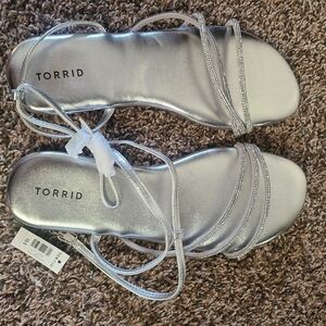 NWT Torrid Silver Glitter Sandal